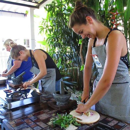 Sister House Chiangmai (Adults Only) Bed and Breakfast Τσιάνγκ Μάι Εξωτερικό φωτογραφία